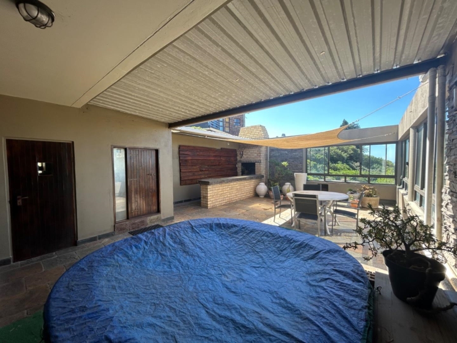 8 Bedroom Property for Sale in Paradise Beach Eastern Cape